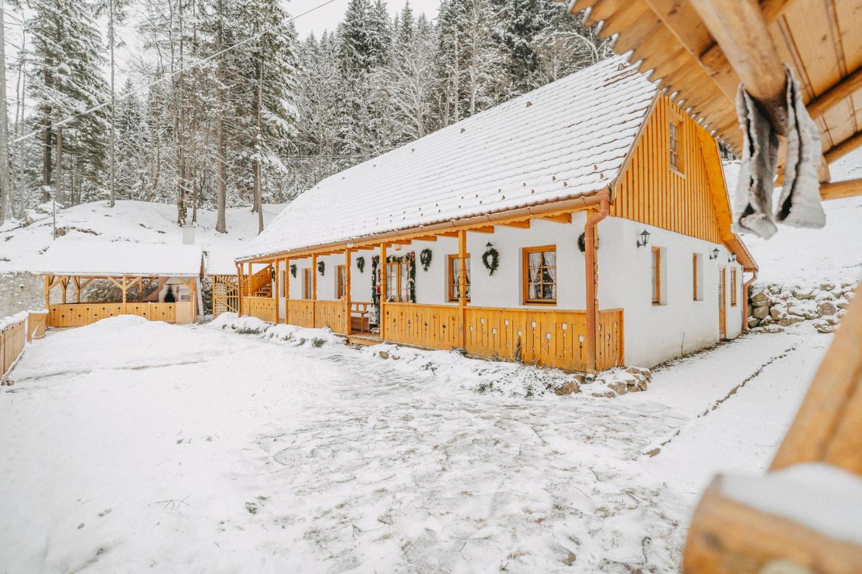 Lolo Park Resort Lacu Rosu Buitenkant foto