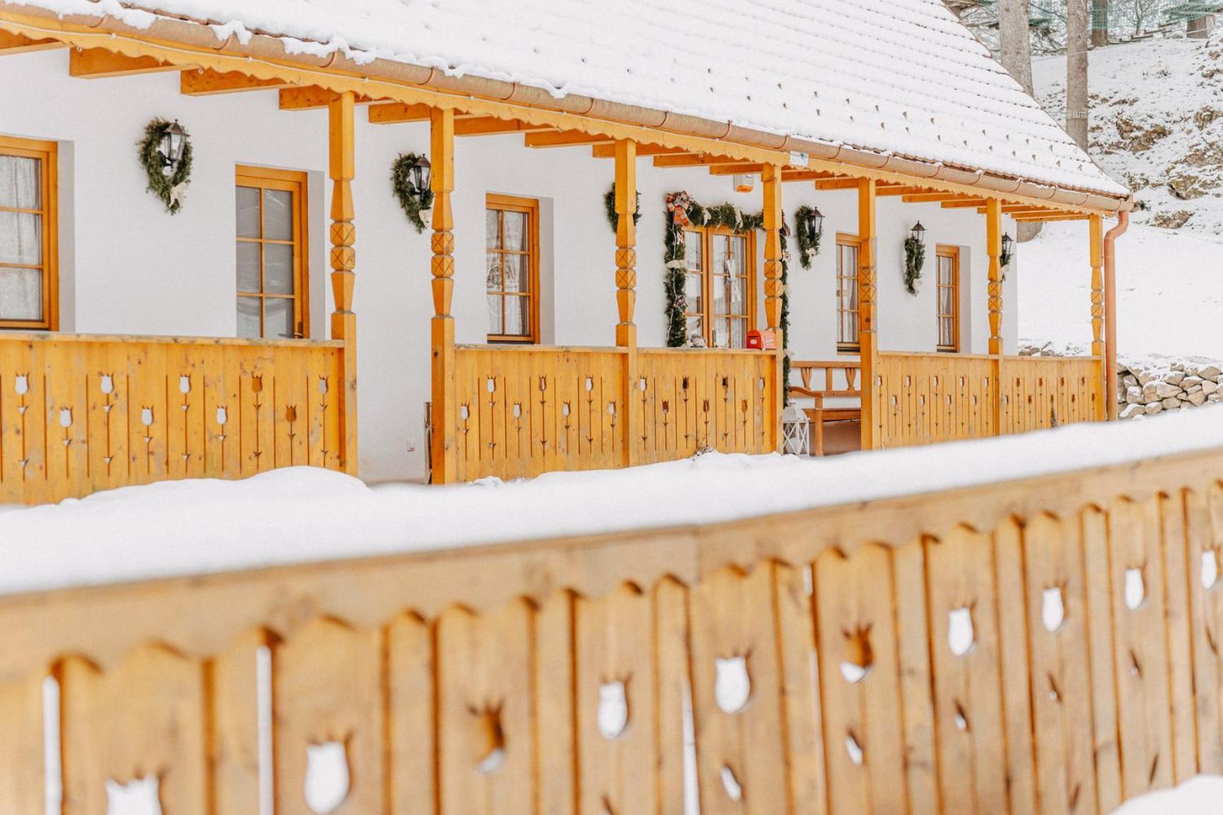 Lolo Park Resort Lacu Rosu Buitenkant foto