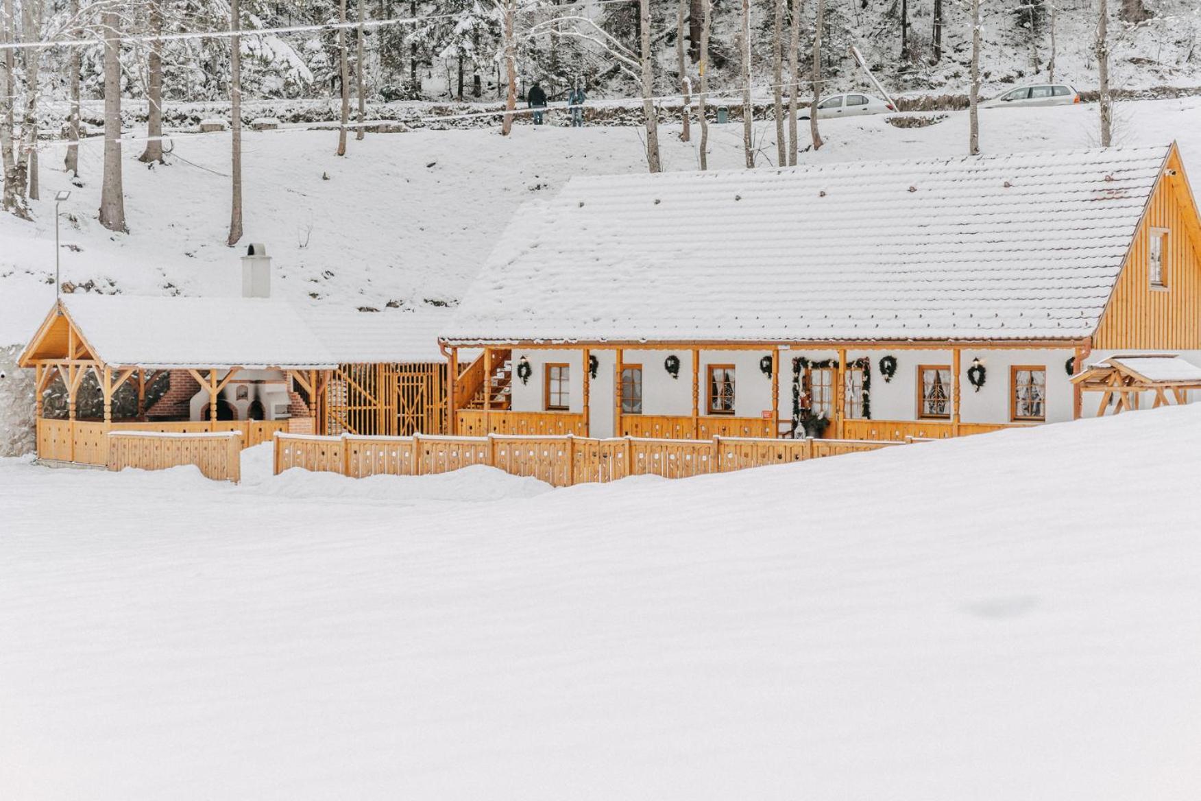Lolo Park Resort Lacu Rosu Buitenkant foto